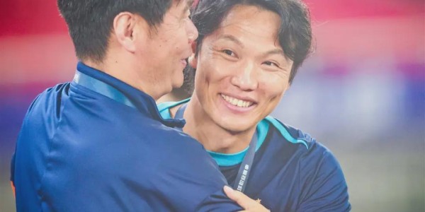 乐鱼leyu官网-武汉三镇深夜推迟行程，莫拉没去青岛，邓卓翔再度“救火”！